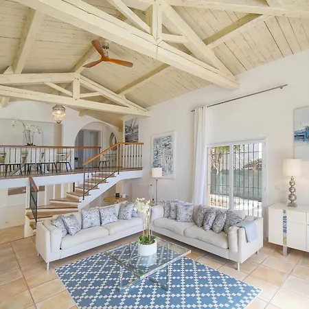 Frgk Moure Rouge Palm Vila *
