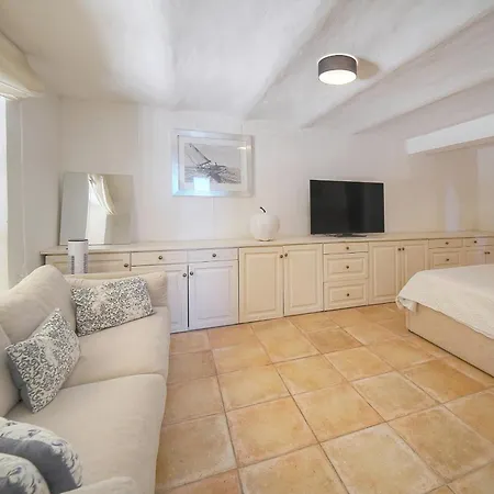 Frgk Moure Rouge Palm Vila