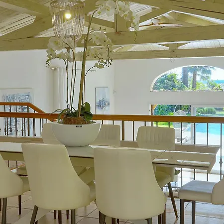 Frgk Moure Rouge Palm Vila *